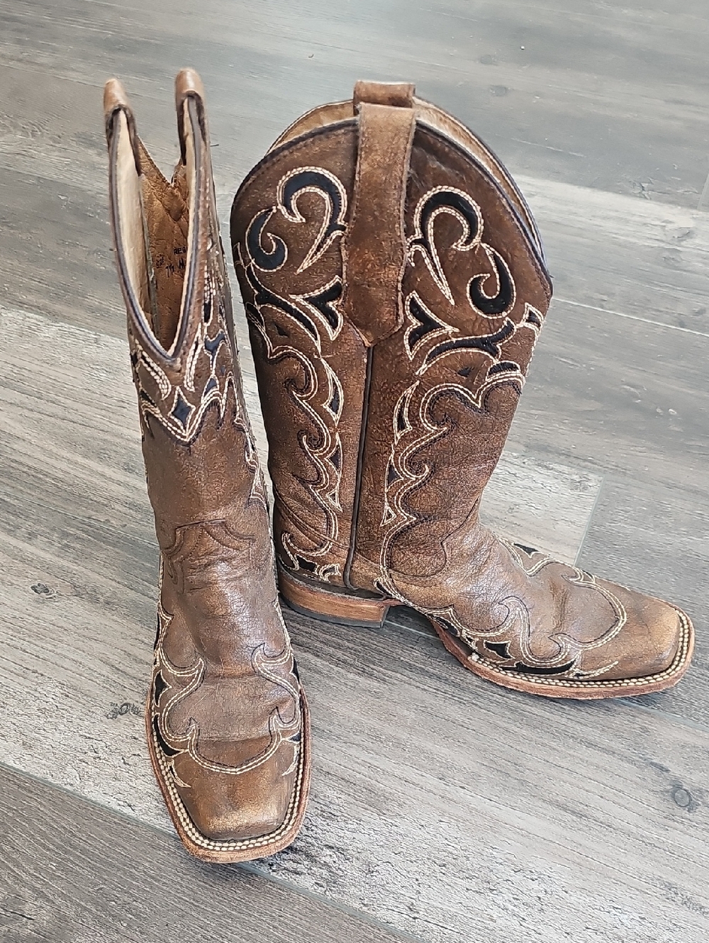 Circle G Tan Leather Cowboy Boots with Black Logo Ladies 7.5
